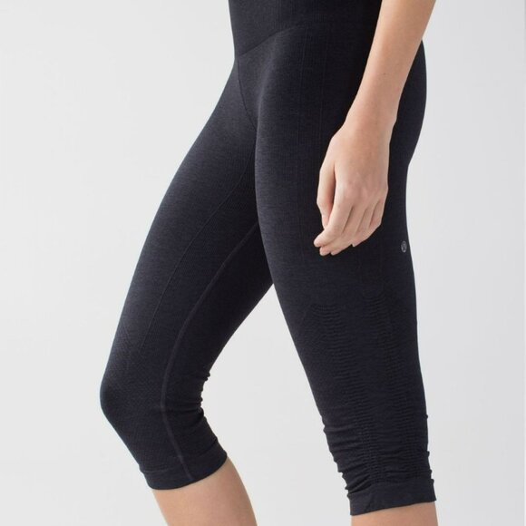 lululemon athletica In The Flow Crop II Charcoal  Size 4 - Picture 1 of 8